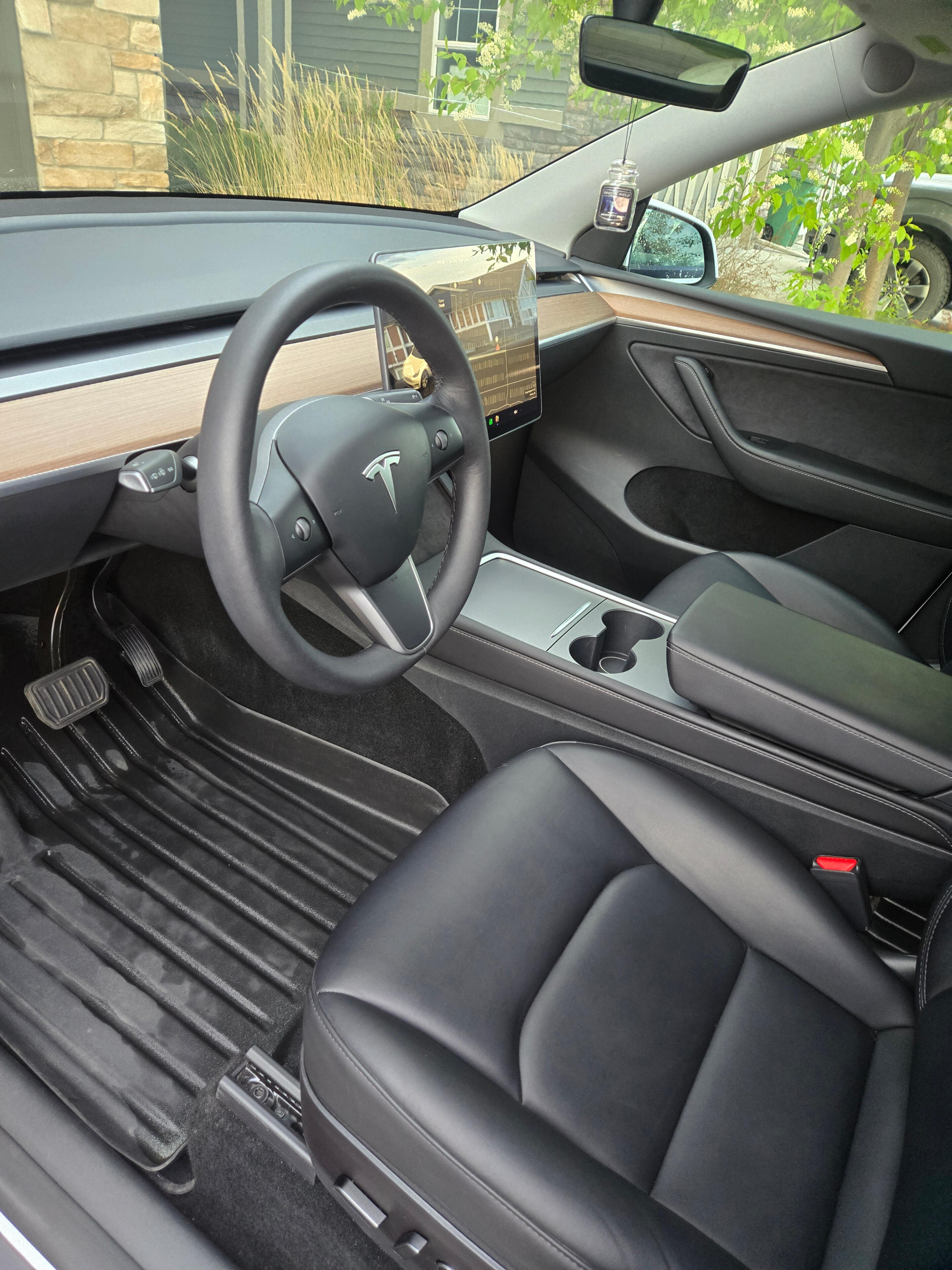Clean car interior after detailing, Calgary mobile cleaning service